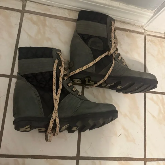 SOREL Lexie Hidden Wedge Waterproof Booties Black and Grey Women’s 10.5 - Picture 2 of 6